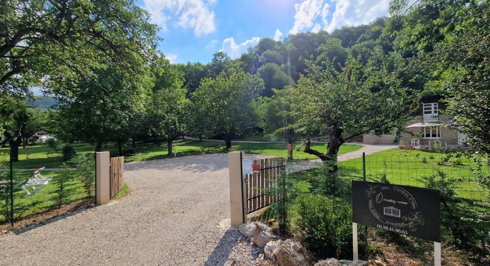 Gite L'Enclos O Rendez-Vous Roquefeuil-Pays De Sault- Avec Jardin Dış mekan fotoğraf